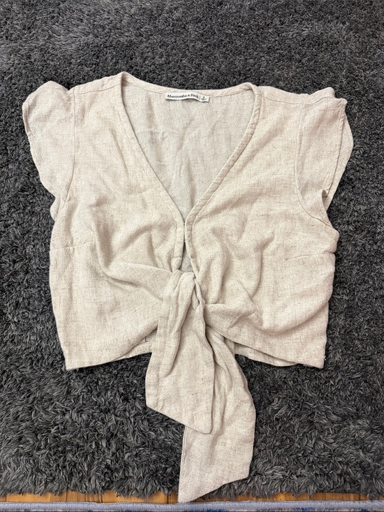 Abercrombie & Fitch Tops - Abercrombie & Fitch Cream Tie-Front Crop Top